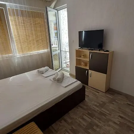 Си-Йони Apartamento Nesebar